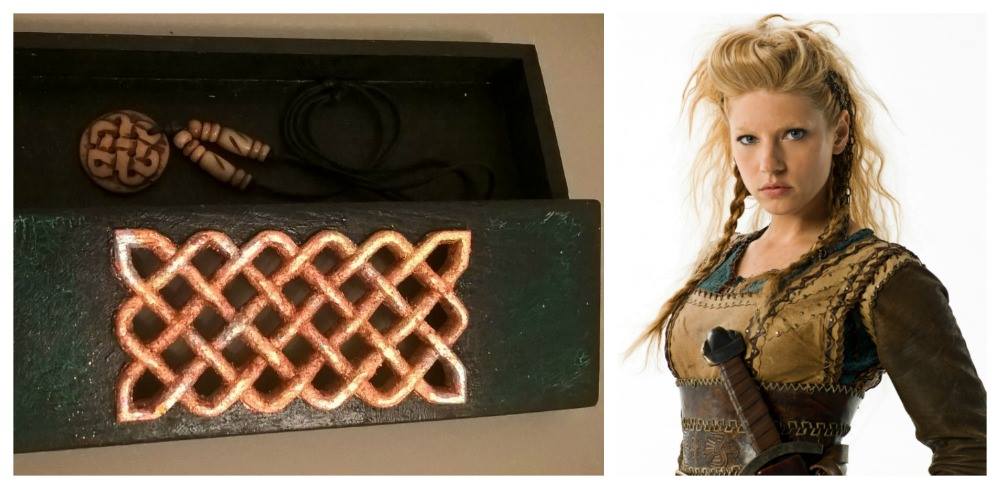 Celtic knot wooden box/20*7 cm - pentru vikinga din tine. Cutia este vopsită cu acrilic, alintată cu pastă de crăpare, cadorisită cu un model celtic aplicat și, ulterior, traforat, șlefuit și sculptat (pentru relief) „la pachet” cu suprafața capacului. Modelul celtic în relief este presărat cu foiță de aur, argint și bronz după ce, în prealabil, a fost lăcuit.